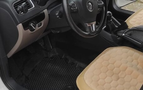 Volkswagen Jetta VI, 2013 год, 1 070 000 рублей, 11 фотография