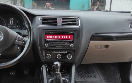 Volkswagen Jetta VI, 2013 год, 1 070 000 рублей, 12 фотография