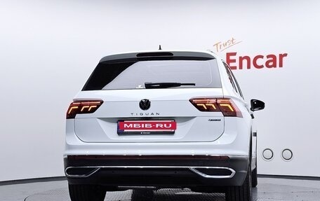 Volkswagen Tiguan II, 2022 год, 3 400 000 рублей, 4 фотография