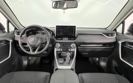 Toyota RAV4, 2022 год, 3 200 000 рублей, 7 фотография