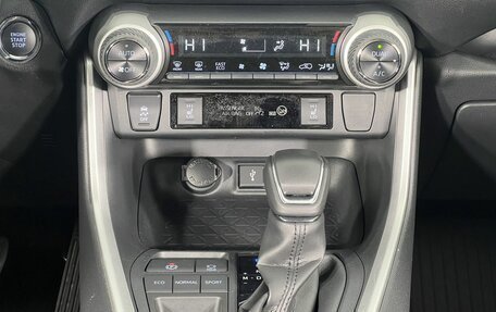 Toyota RAV4, 2022 год, 3 200 000 рублей, 15 фотография