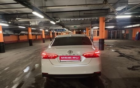 Toyota Camry, 2021 год, 1 600 000 рублей, 4 фотография