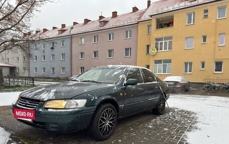 Toyota Camry, 1998 год, 300 000 рублей, 2 фотография