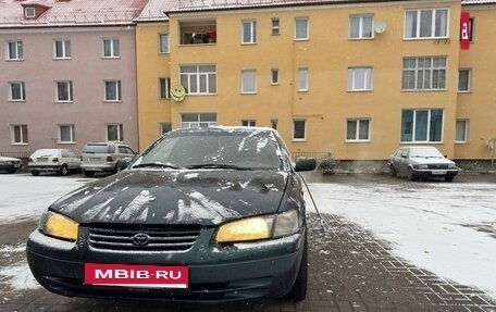 Toyota Camry, 1998 год, 300 000 рублей, 3 фотография
