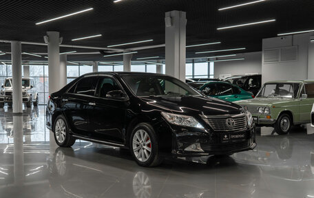 Toyota Camry, 2013 год, 1 900 000 рублей, 2 фотография