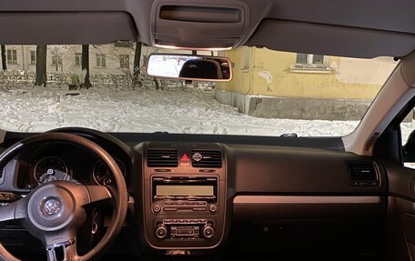 Volkswagen Jetta VI, 2010 год, 599 999 рублей, 3 фотография