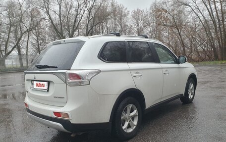 Mitsubishi Outlander III рестайлинг 3, 2014 год, 1 580 000 рублей, 4 фотография
