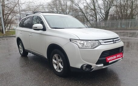 Mitsubishi Outlander III рестайлинг 3, 2014 год, 1 580 000 рублей, 2 фотография