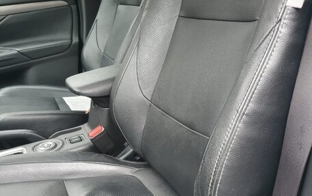 Mitsubishi Outlander III рестайлинг 3, 2014 год, 1 580 000 рублей, 8 фотография