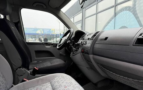 Volkswagen Caravelle T5, 2009 год, 953 000 рублей, 2 фотография