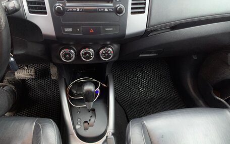 Mitsubishi Outlander III рестайлинг 3, 2011 год, 1 350 000 рублей, 9 фотография