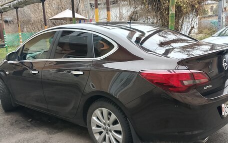 Opel Astra J, 2013 год, 900 000 рублей, 15 фотография