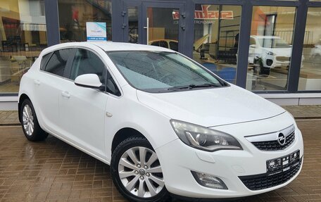 Opel Astra J, 2011 год, 700 000 рублей, 2 фотография