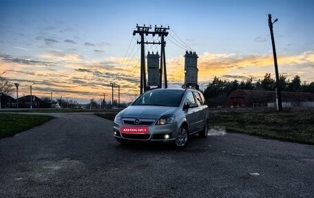 Opel Zafira B, 2008 год, 550 000 рублей, 3 фотография