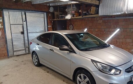 Hyundai Solaris II рестайлинг, 2012 год, 565 000 рублей, 1 фотография