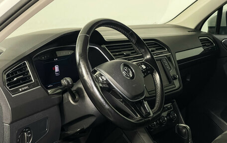 Volkswagen Tiguan II, 2017 год, 2 097 000 рублей, 13 фотография