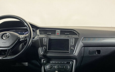 Volkswagen Tiguan II, 2017 год, 2 097 000 рублей, 12 фотография