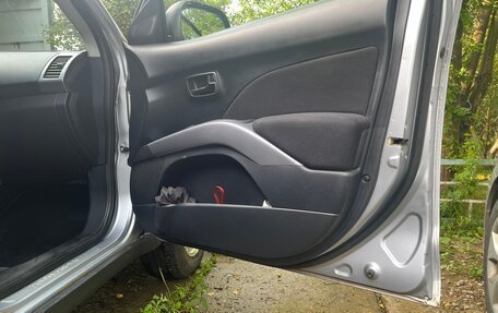 Mitsubishi Outlander III рестайлинг 3, 2007 год, 850 000 рублей, 11 фотография