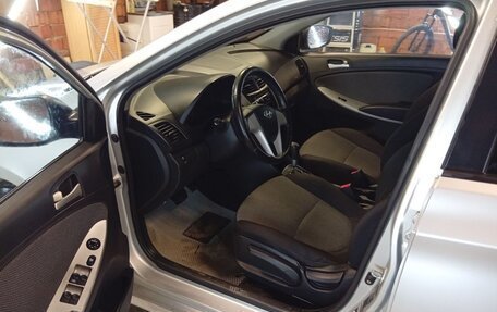 Hyundai Solaris II рестайлинг, 2012 год, 565 000 рублей, 2 фотография