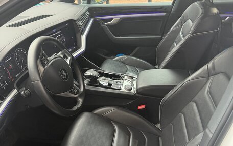 Volkswagen Touareg III, 2020 год, 5 900 000 рублей, 15 фотография