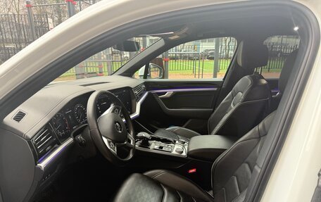 Volkswagen Touareg III, 2020 год, 5 900 000 рублей, 12 фотография
