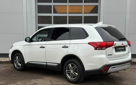 Mitsubishi Outlander III рестайлинг 3, 2019 год, 2 200 000 рублей, 3 фотография