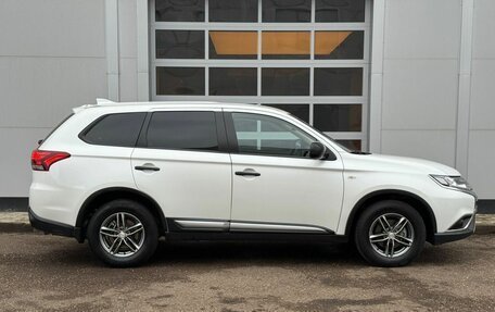 Mitsubishi Outlander III рестайлинг 3, 2019 год, 2 200 000 рублей, 6 фотография