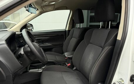 Mitsubishi Outlander III рестайлинг 3, 2019 год, 2 200 000 рублей, 9 фотография