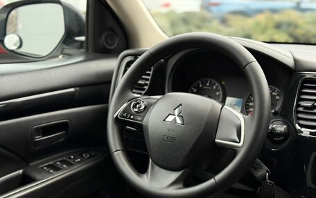 Mitsubishi Outlander III рестайлинг 3, 2019 год, 2 200 000 рублей, 14 фотография