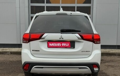 Mitsubishi Outlander III рестайлинг 3, 2019 год, 2 200 000 рублей, 4 фотография
