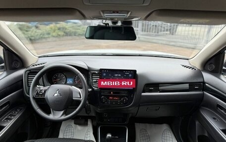 Mitsubishi Outlander III рестайлинг 3, 2019 год, 2 200 000 рублей, 12 фотография