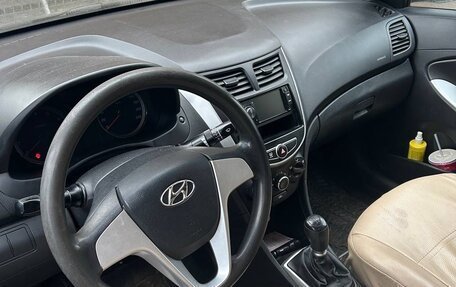 Hyundai Solaris II рестайлинг, 2013 год, 575 000 рублей, 3 фотография