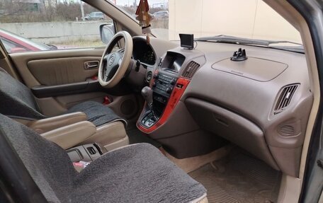 Lexus RX IV рестайлинг, 2000 год, 650 000 рублей, 4 фотография