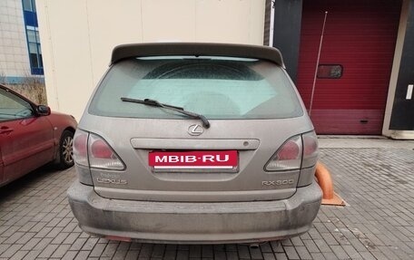 Lexus RX IV рестайлинг, 2000 год, 650 000 рублей, 6 фотография