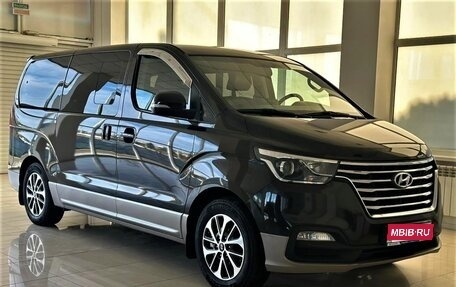 Hyundai Grand Starex Grand Starex I рестайлинг 2, 2019 год, 3 555 000 рублей, 1 фотография