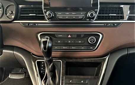 Hyundai Grand Starex Grand Starex I рестайлинг 2, 2019 год, 3 555 000 рублей, 14 фотография