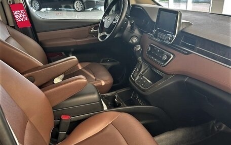 Hyundai Grand Starex Grand Starex I рестайлинг 2, 2019 год, 3 555 000 рублей, 17 фотография