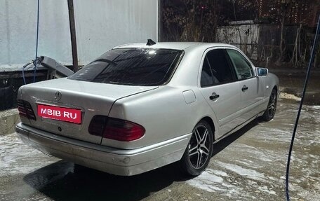 Mercedes-Benz E-Класс, 1999 год, 375 000 рублей, 2 фотография