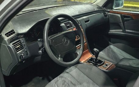 Mercedes-Benz E-Класс, 1999 год, 375 000 рублей, 14 фотография