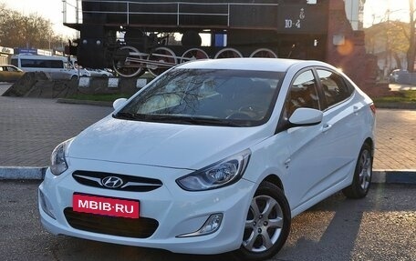 Hyundai Solaris II рестайлинг, 2011 год, 899 000 рублей, 1 фотография