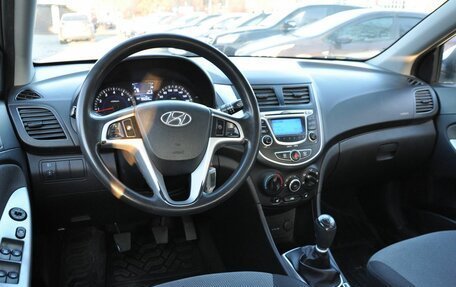 Hyundai Solaris II рестайлинг, 2011 год, 899 000 рублей, 13 фотография