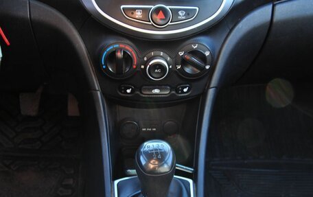 Hyundai Solaris II рестайлинг, 2011 год, 899 000 рублей, 20 фотография