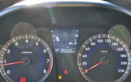 Hyundai Solaris II рестайлинг, 2011 год, 899 000 рублей, 17 фотография