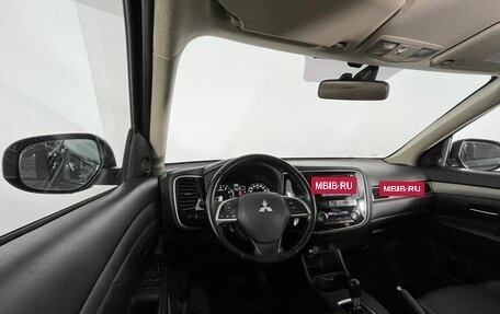 Mitsubishi Outlander III рестайлинг 3, 2013 год, 1 340 000 рублей, 12 фотография