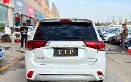 Mitsubishi Outlander III рестайлинг 3, 2022 год, 2 190 469 рублей, 5 фотография