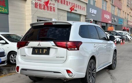 Mitsubishi Outlander III рестайлинг 3, 2022 год, 2 190 469 рублей, 4 фотография
