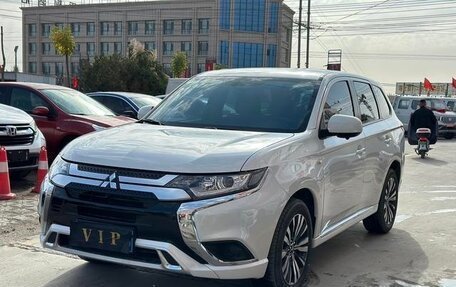 Mitsubishi Outlander III рестайлинг 3, 2022 год, 2 190 469 рублей, 3 фотография