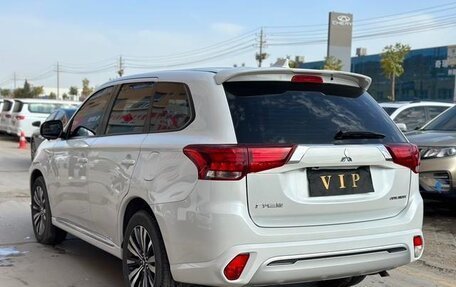 Mitsubishi Outlander III рестайлинг 3, 2022 год, 2 190 469 рублей, 6 фотография