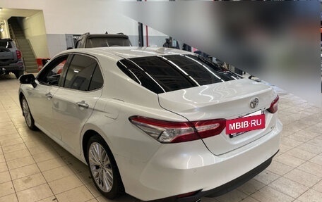 Toyota Camry, 2020 год, 3 299 000 рублей, 2 фотография