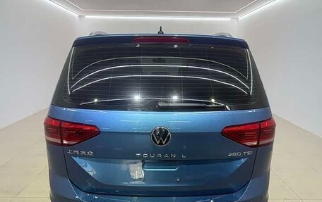 Volkswagen Touran III, 2021 год, 2 018 000 рублей, 5 фотография